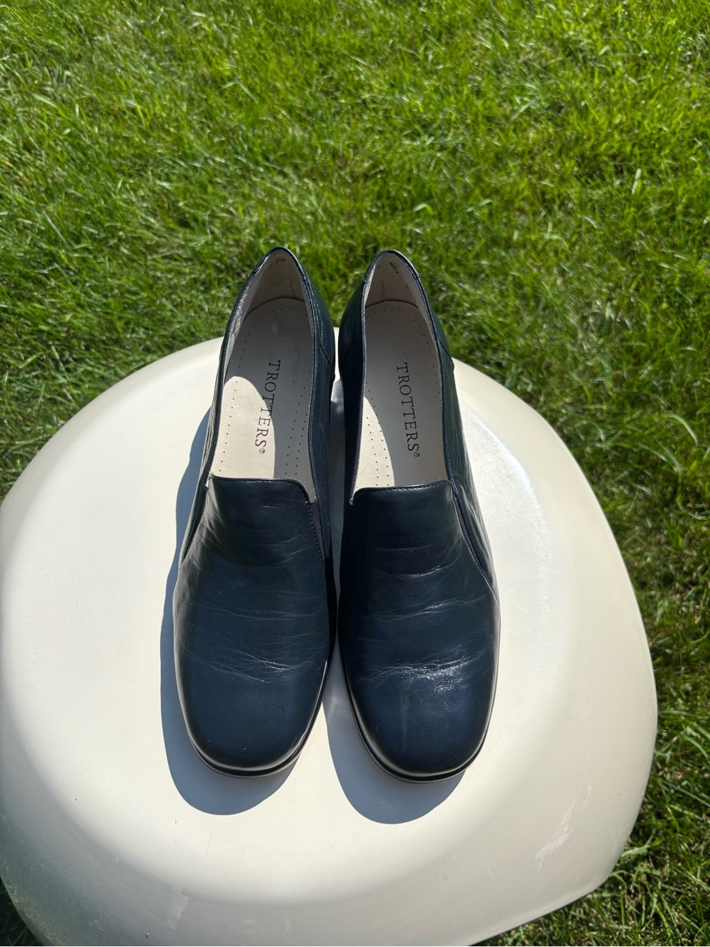 Trotters Black Slip-On Comfort Loafers